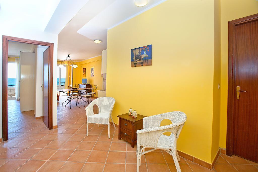 Polifemo Apartment Letojanni Ruang foto