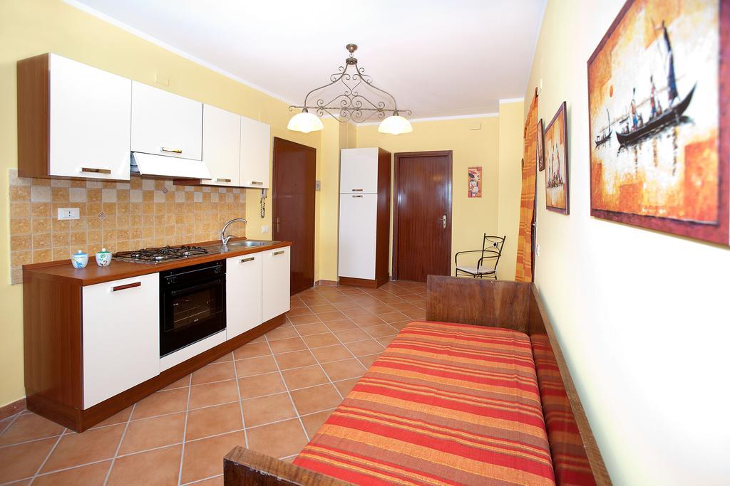 Polifemo Apartment Letojanni Bagian luar foto