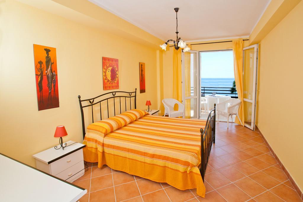 Polifemo Apartment Letojanni Ruang foto