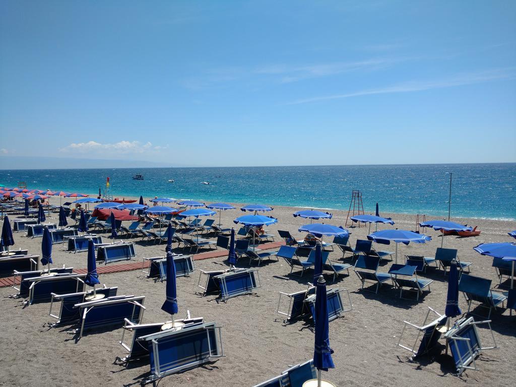 Polifemo Apartment Letojanni Bagian luar foto