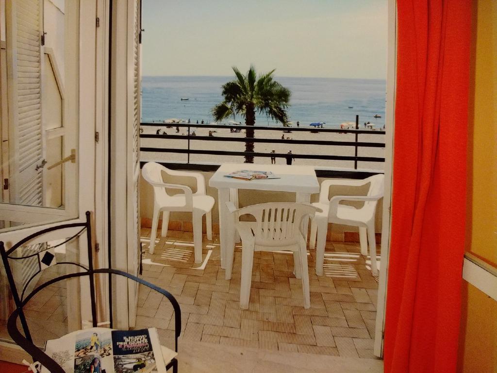 Polifemo Apartment Letojanni Bagian luar foto